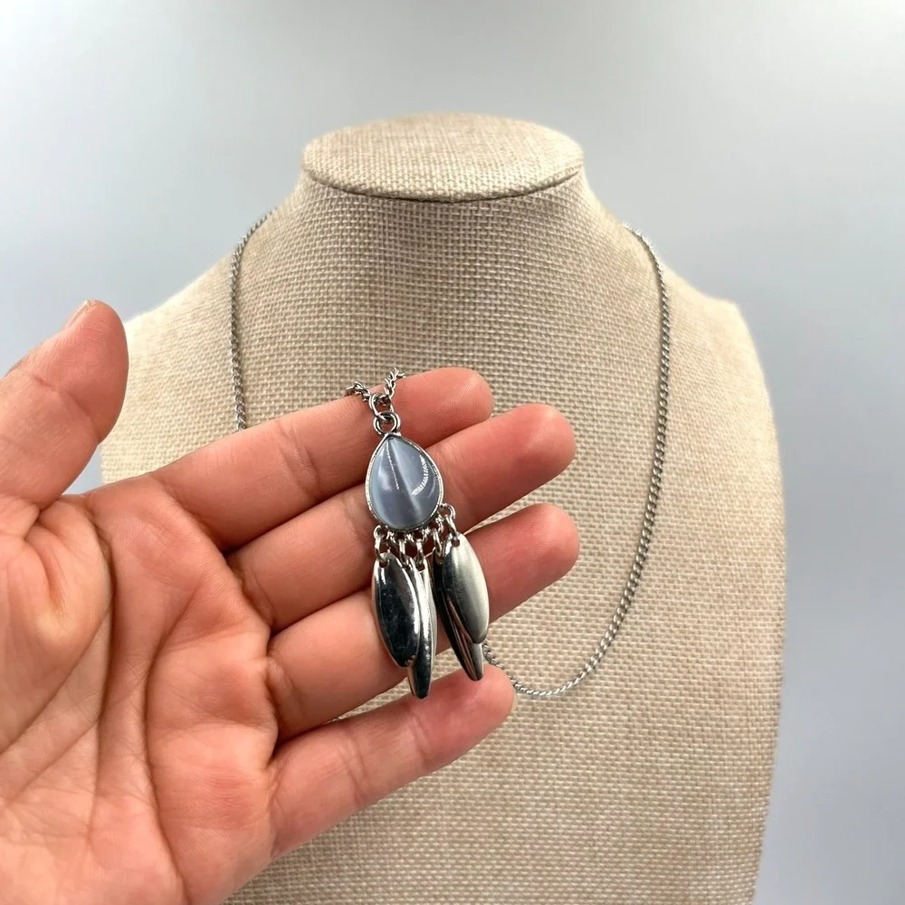 Vintage Boho Silver Tone‎ Blue Moonstone Teardrop Tassel Pendant Necklace Y2K